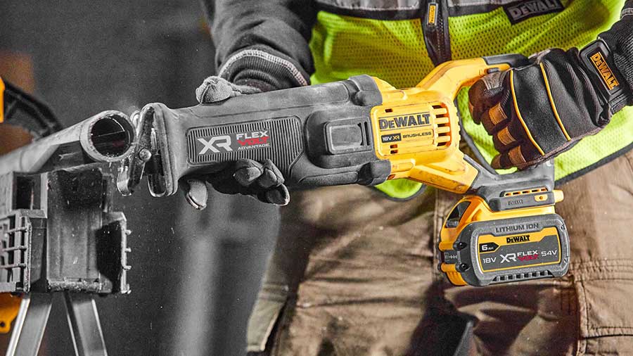 Scie sabre sans fil DeWALT 54V XR FlexVolt DCS388T2